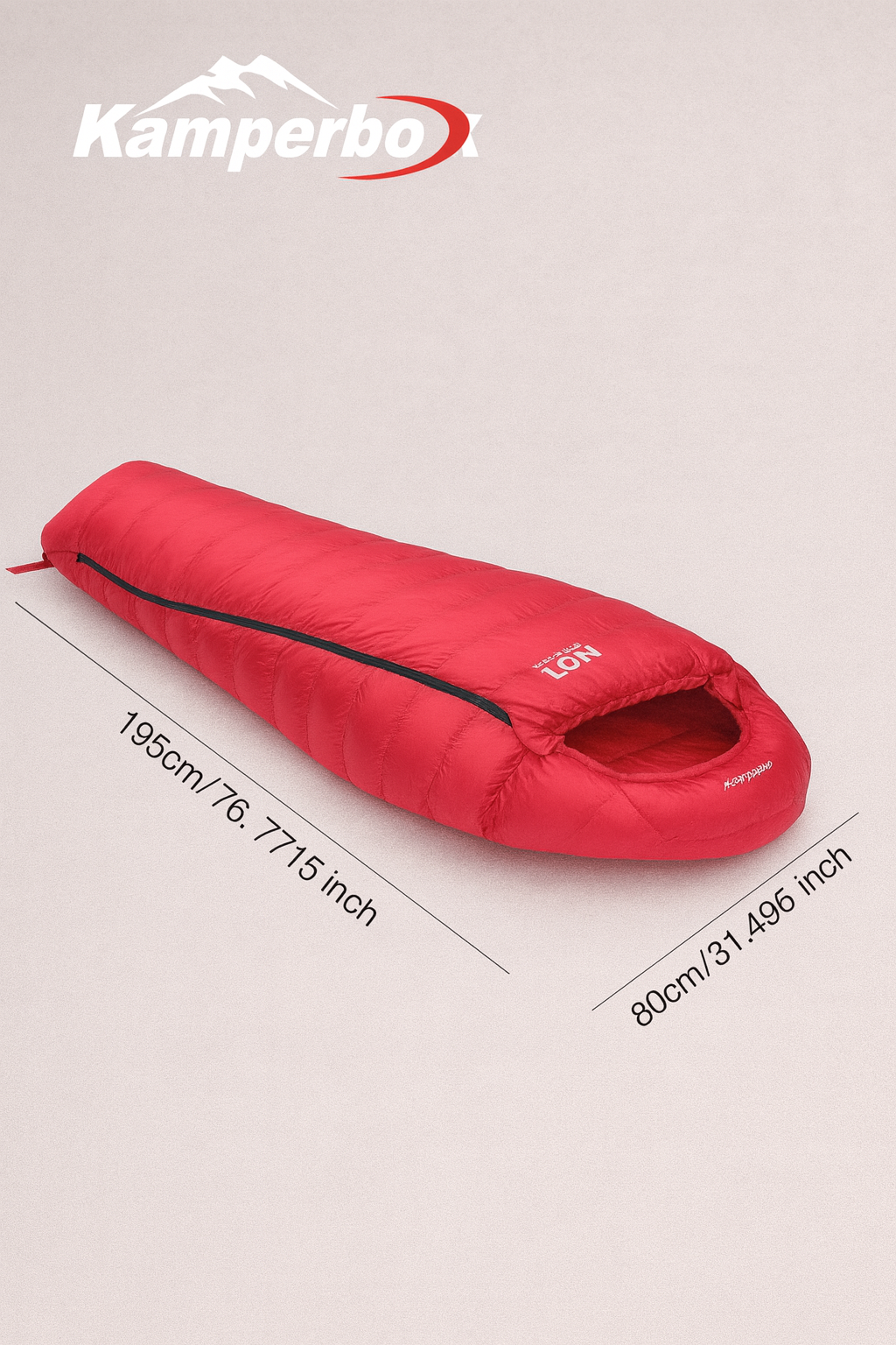 Red sleeping bag with Kamperbo branding and measurements on a light beige background
